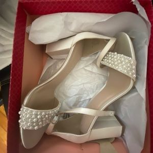 NWB KELLY & KATE pearl/ ivory wedding shoes! Size 8